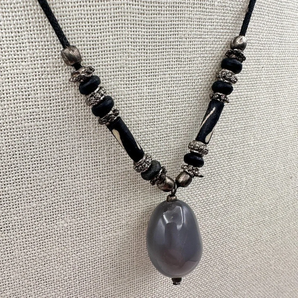Vintage 90s Grey Agate Beaded Pendant Necklace Black Cord‎ Statement Jewelry Y2K